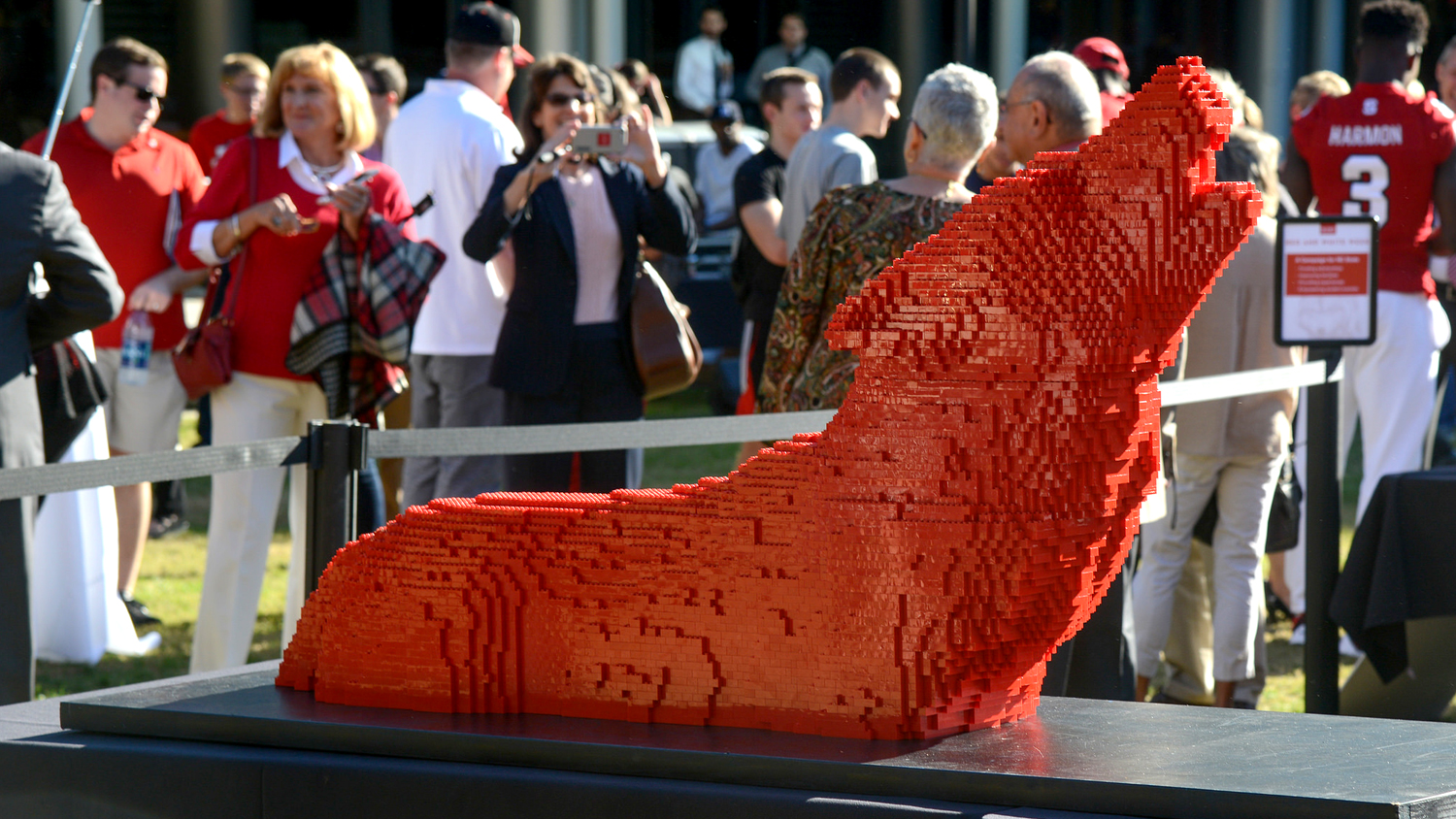 Image of howling wolf sculpture made of legos